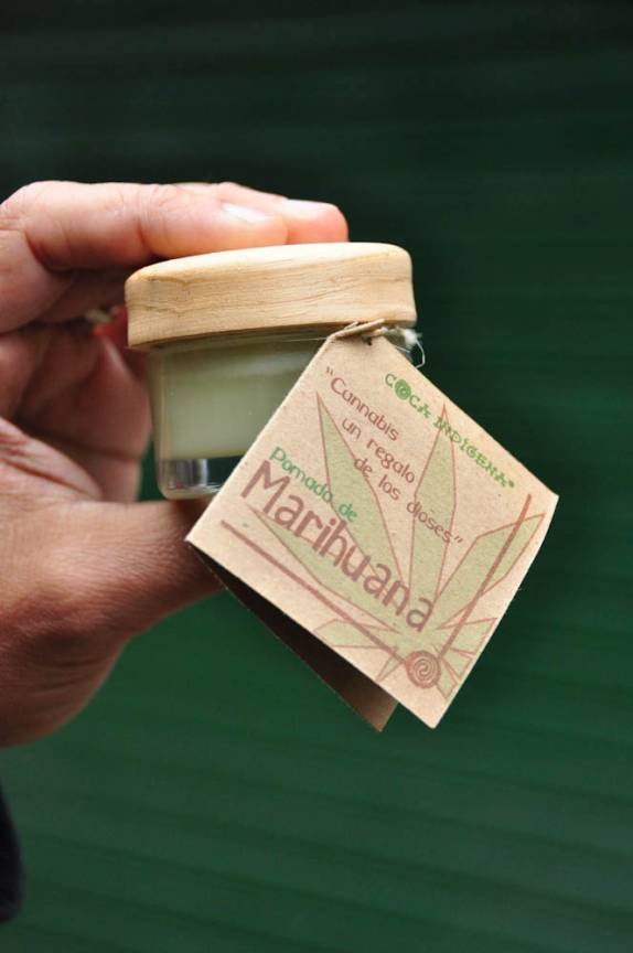 'Santo' produto vendido em Monserrate em Bogotá, na Colômbia